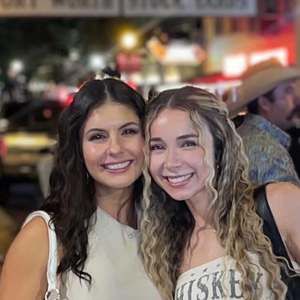 Meet your Posher, Caroline